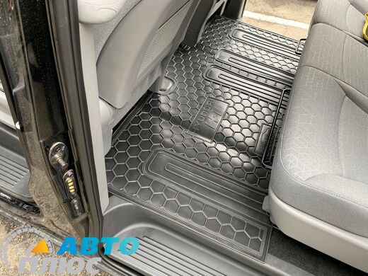 Автомобильные коврики в салон Hyundai H1 2007- (2-й ряд) (Avto-Gumm)